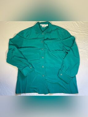 Vintage 80s/90s Blue Ice 100% Silk Blouse Size 8 Teal Pointed Collar Button Down